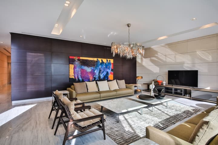 Contemporary Show Mansion – District One — photograph 17
