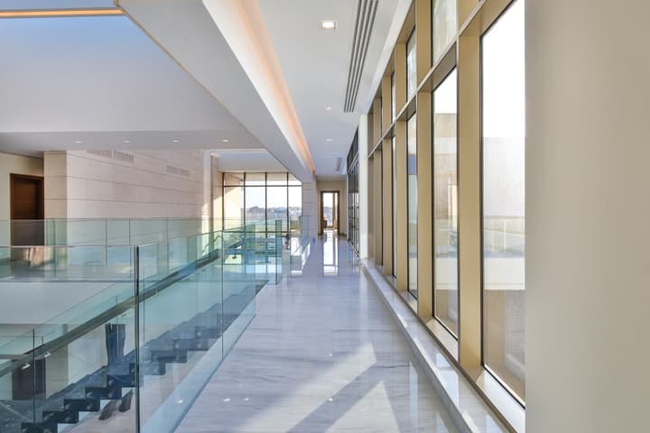 Contemporary Show Mansion – District One — photograph 25