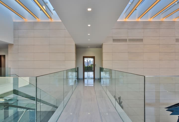 Contemporary Show Mansion – District One — photograph 27