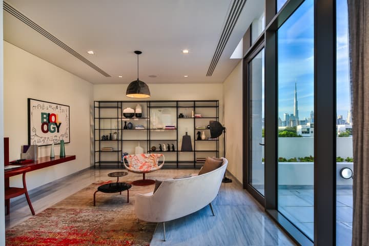 Contemporary Show Mansion – District One — photograph 29