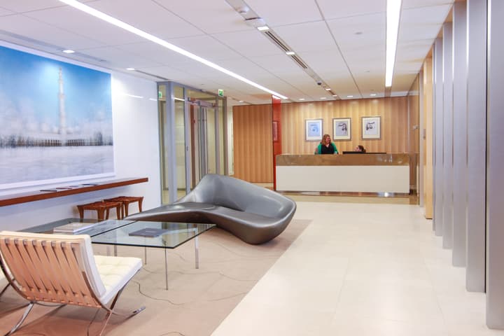 Latham & Watkins — photograph 8