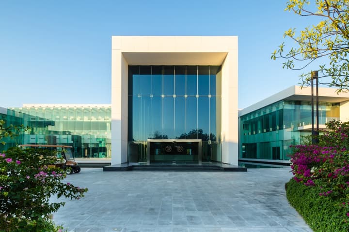 Meydan Sales Center — photograph 2