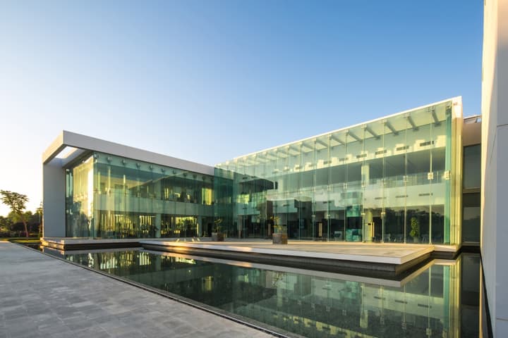 Meydan Sales Center — photograph 3