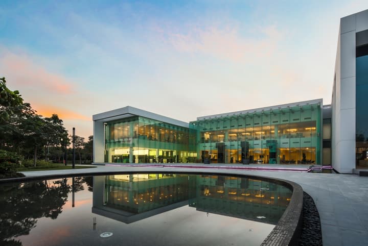 Meydan Sales Center — photograph 14