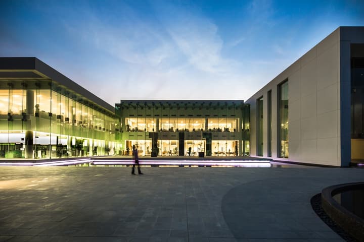 Meydan Sales Center — photograph 16