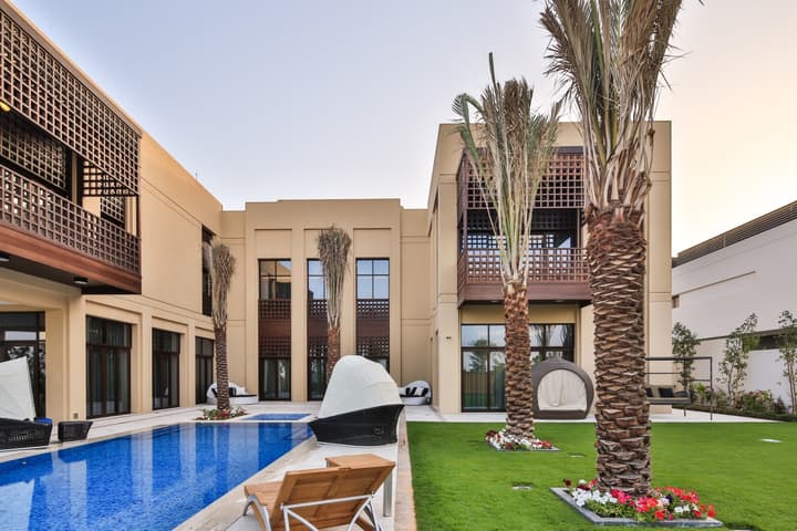 Modern Arabic Show Mansion – District One — photograph 4
