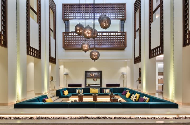 Modern Arabic Show Mansion – District One — photograph 9