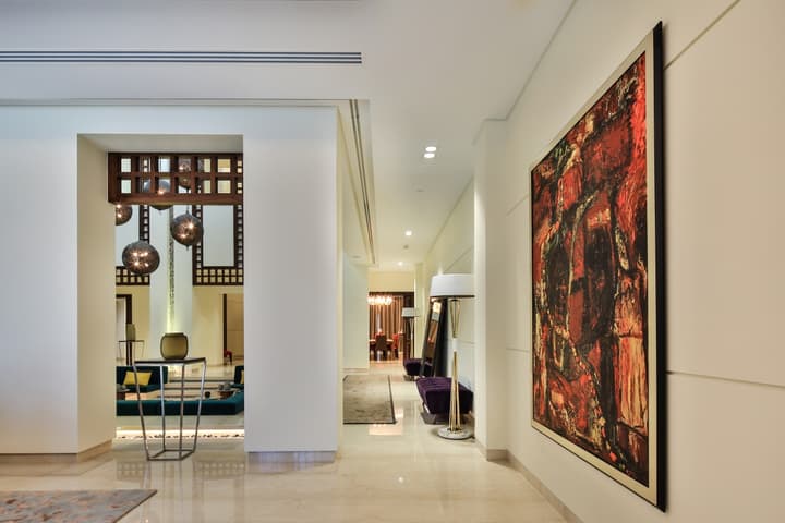 Modern Arabic Show Mansion – District One — photograph 13