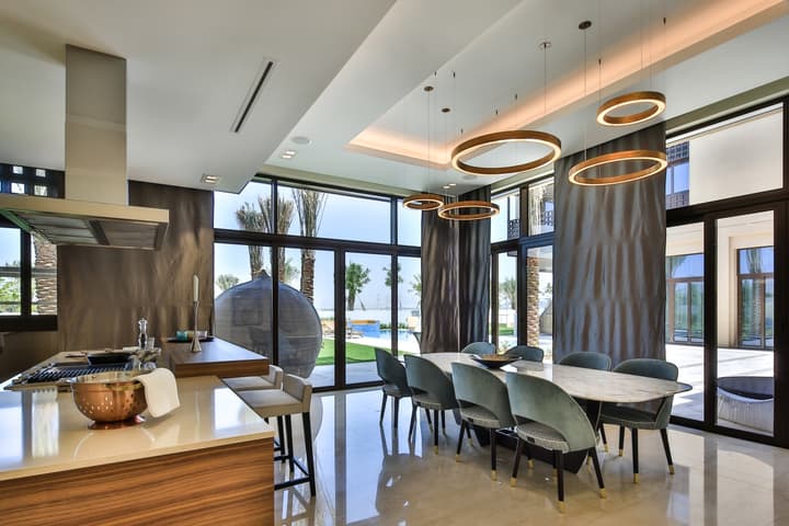 Modern Arabic Show Mansion – District One — photograph 15