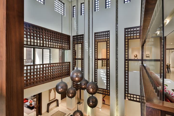 Modern Arabic Show Mansion – District One — photograph 17