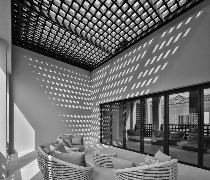 Modern Arabic Show Mansion – District One — photograph 18
