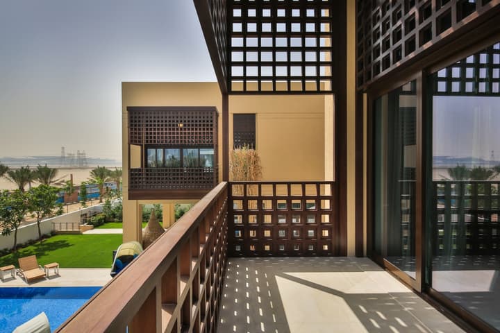 Modern Arabic Show Mansion – District One — photograph 21