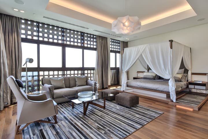 Modern Arabic Show Mansion – District One — photograph 22