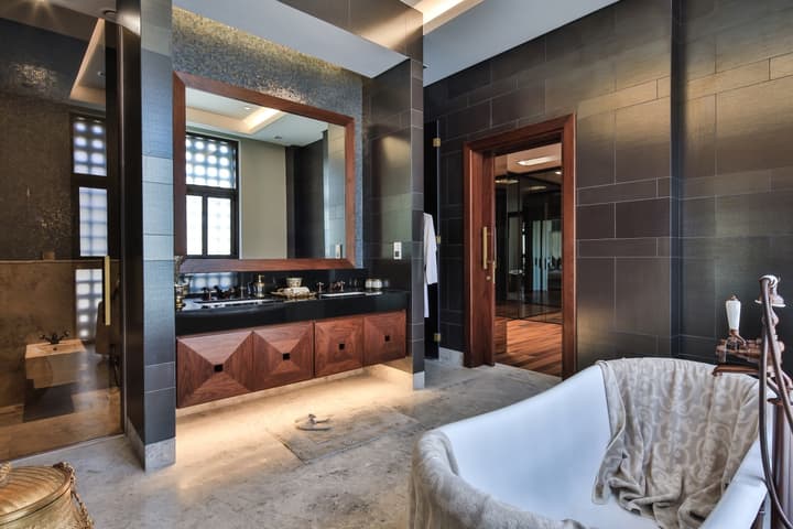 Modern Arabic Show Mansion – District One — photograph 23